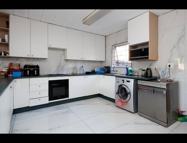 3 BEDROOM TOWNHOUSE FOR SALE IN FERNDALE